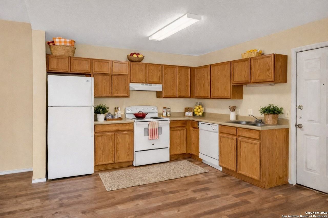 3812 Maverick Crk - Photo 6 of 24