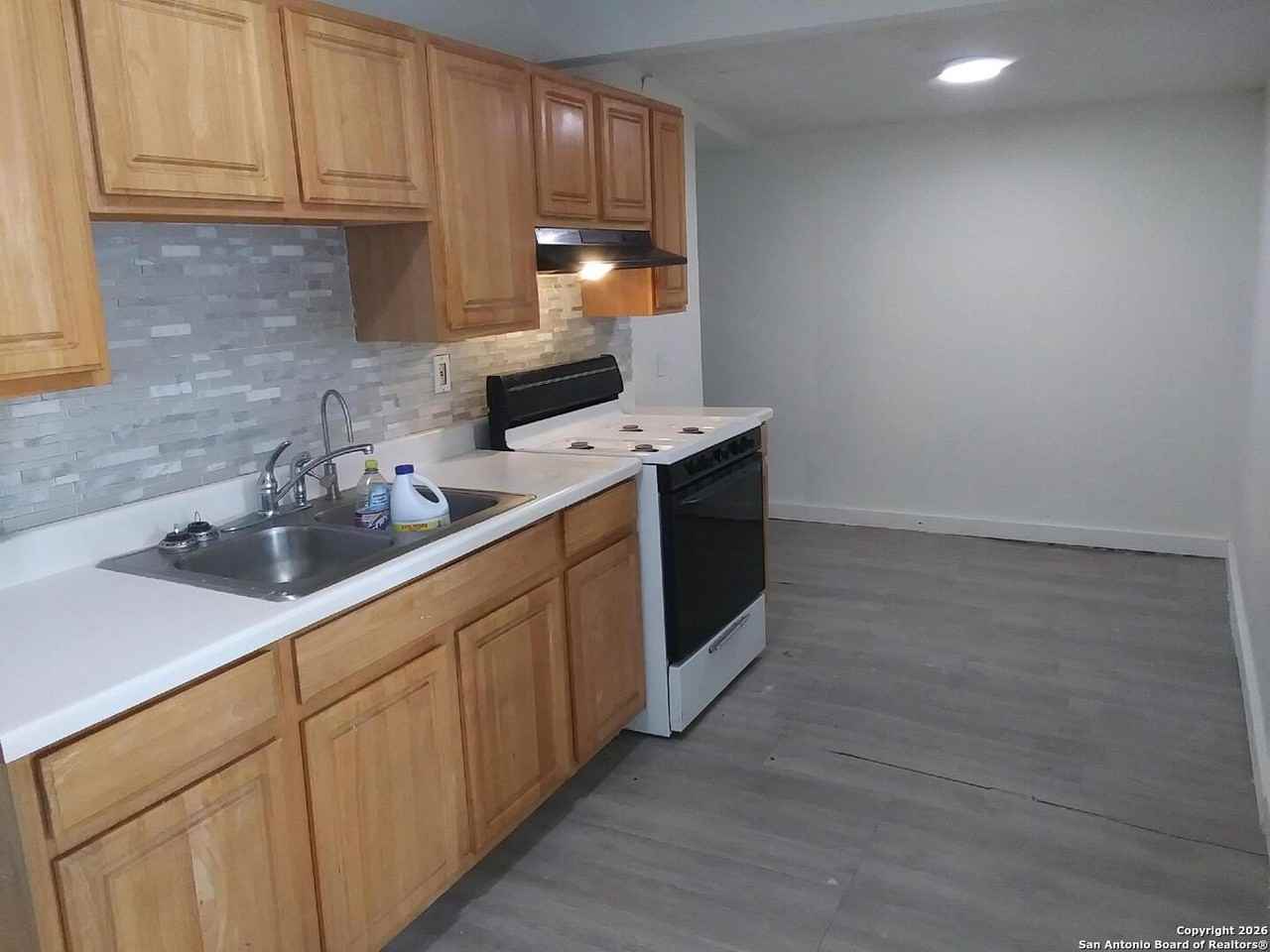 1311 Sanco St - Photo 2 of 4