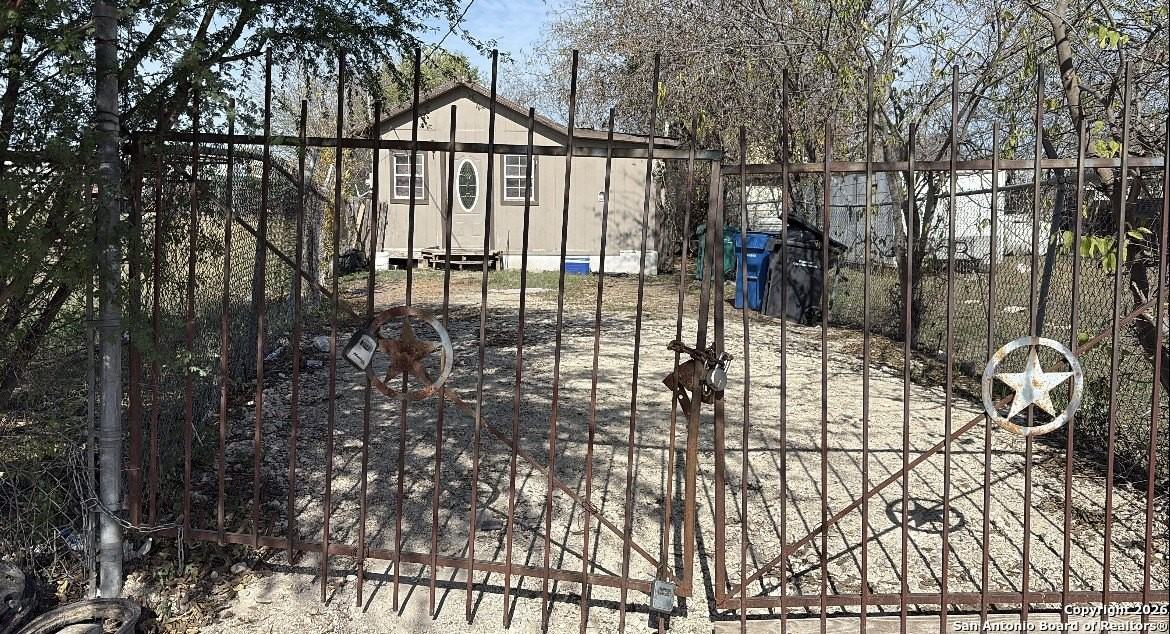 1311 Sanco St - Photo 4 of 4