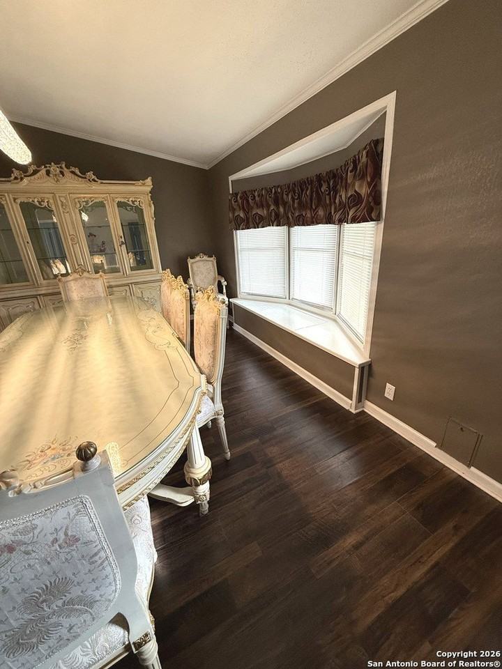 212 Thornton Ln - Photo 5 of 36