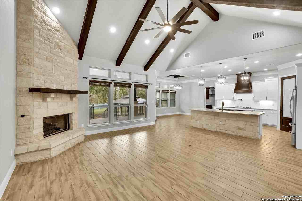 839 Shady Grove Ln - Photo 4 of 23