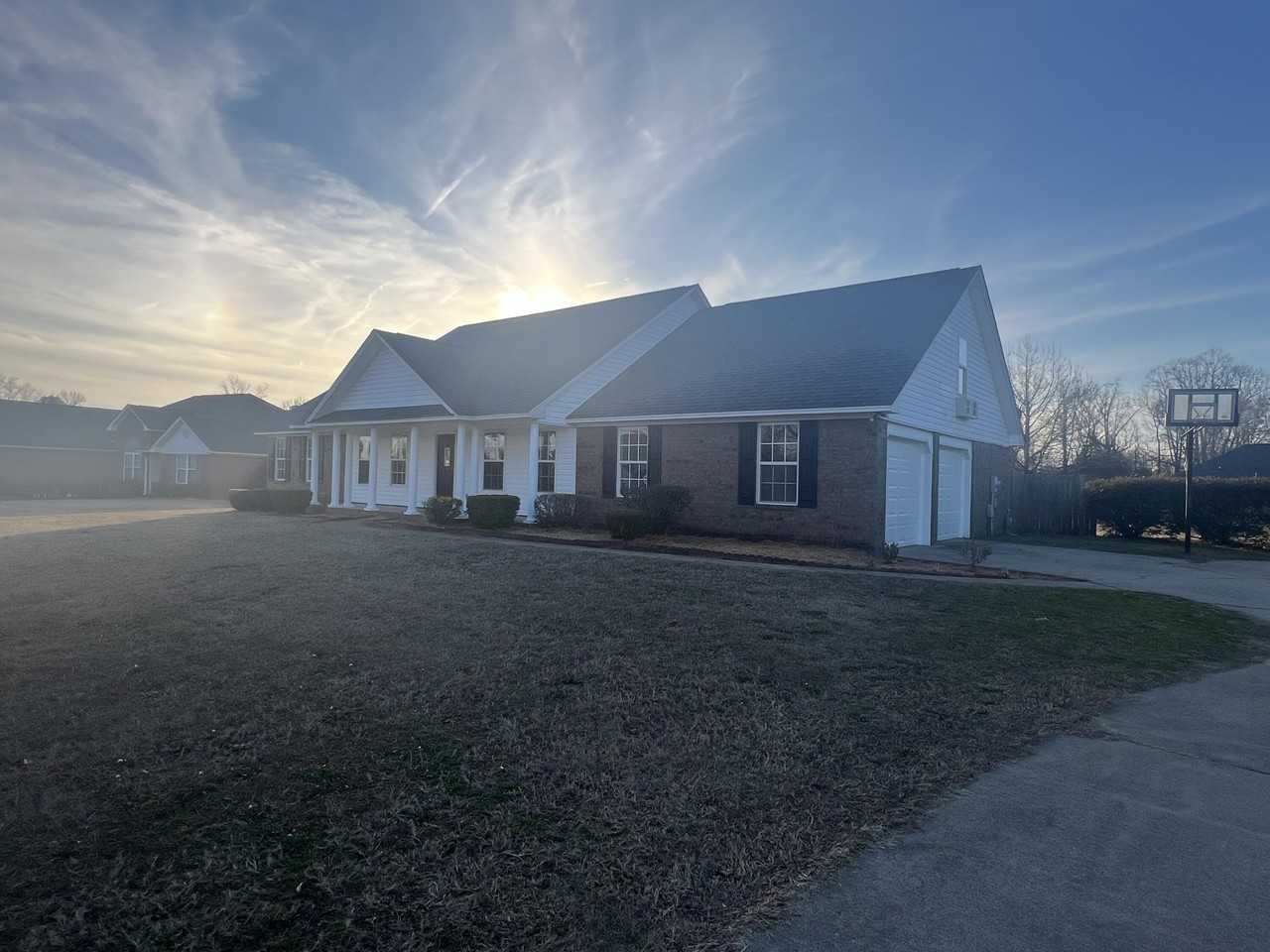 1240 Inabinet Dr - Photo 2 of 50