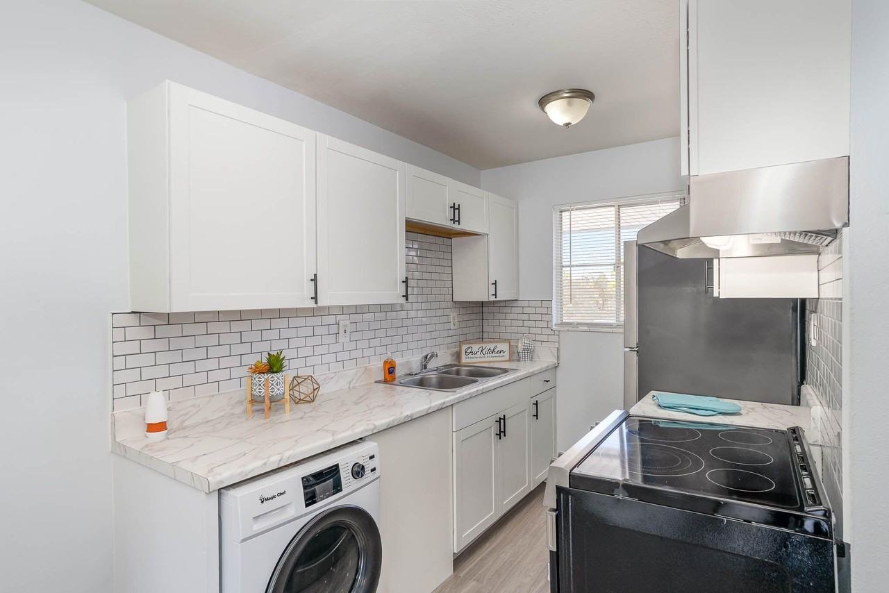 115 W Seminole Ave Apt 212 #212 - Photo 3 of 21