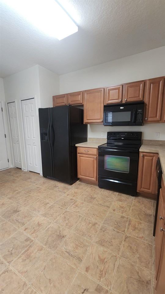 607 Scrub Jay Dr - Photo 6 of 17