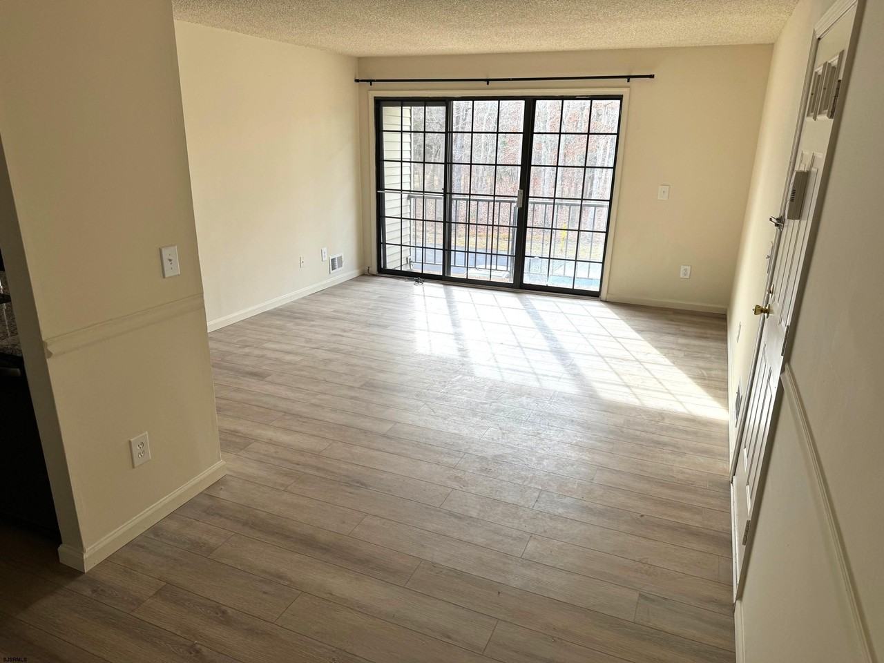 92 Sussex Pl - Photo 4 of 8