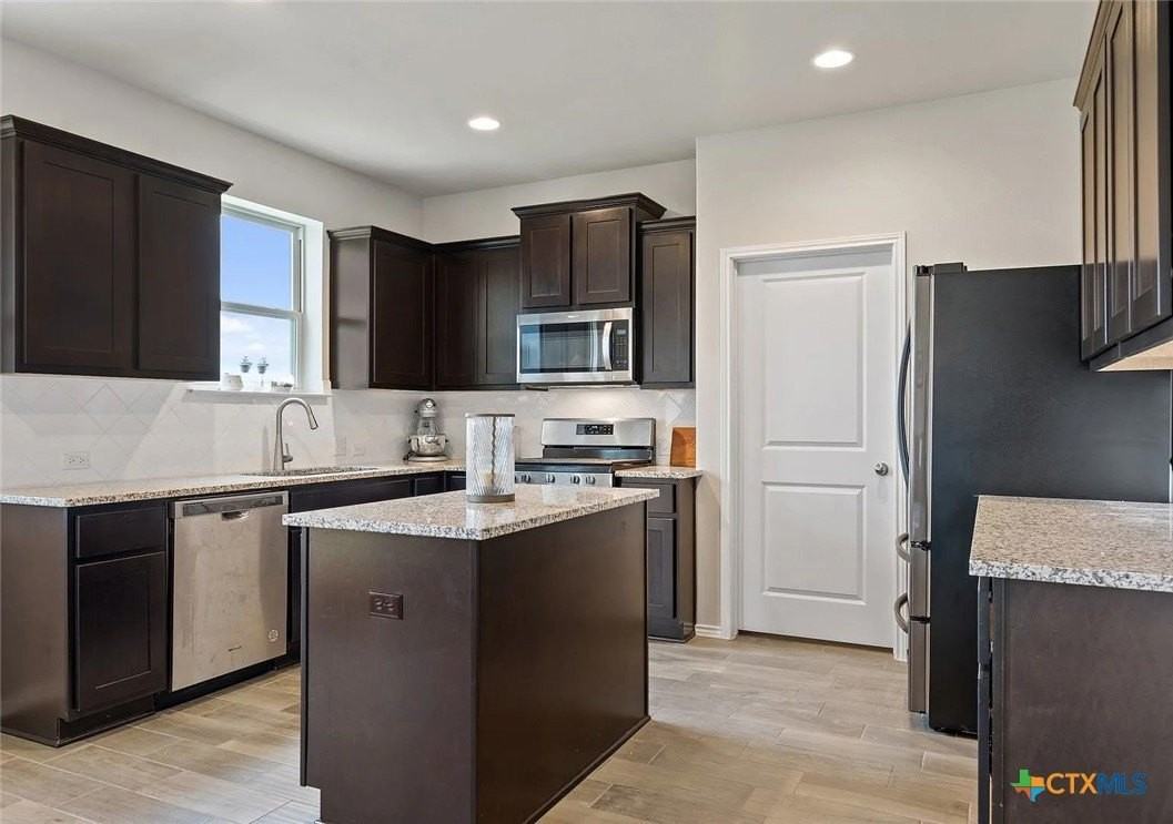 134 Gold Finch Dr - Photo 4 of 9