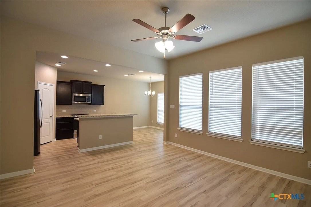 1040 Lakeway Crossing Dr - Photo 6 of 18