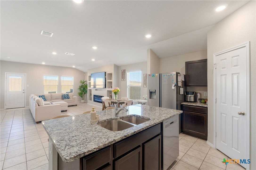 5105 Natalia Rd - Photo 5 of 15