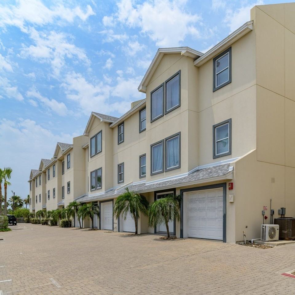 100 Harbor St - Photo 2 of 37