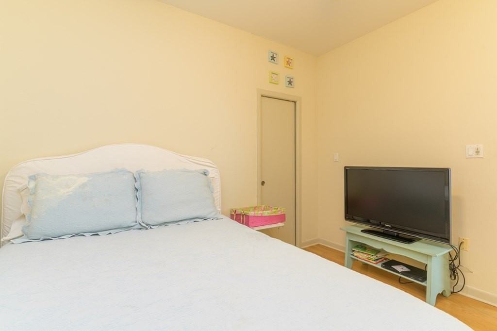 100 Harbor St - Photo 7 of 37