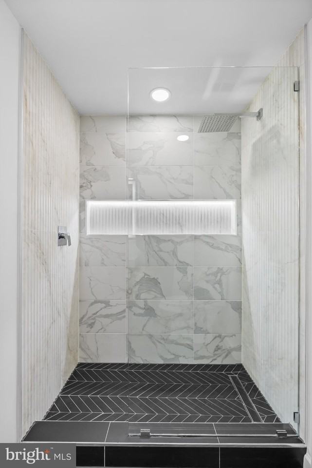 931 Westminster St Nw Apt A #A - Photo 7 of 18