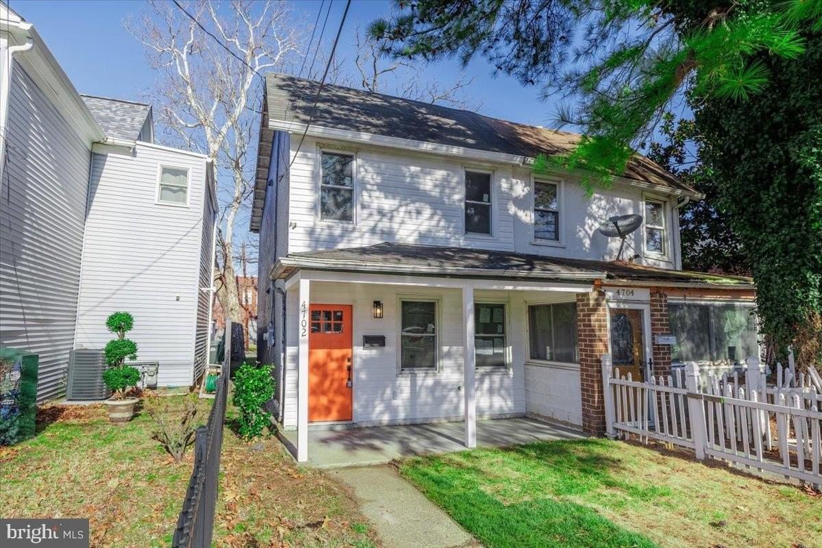 4702 Meade St Ne - Photo 3 of 28