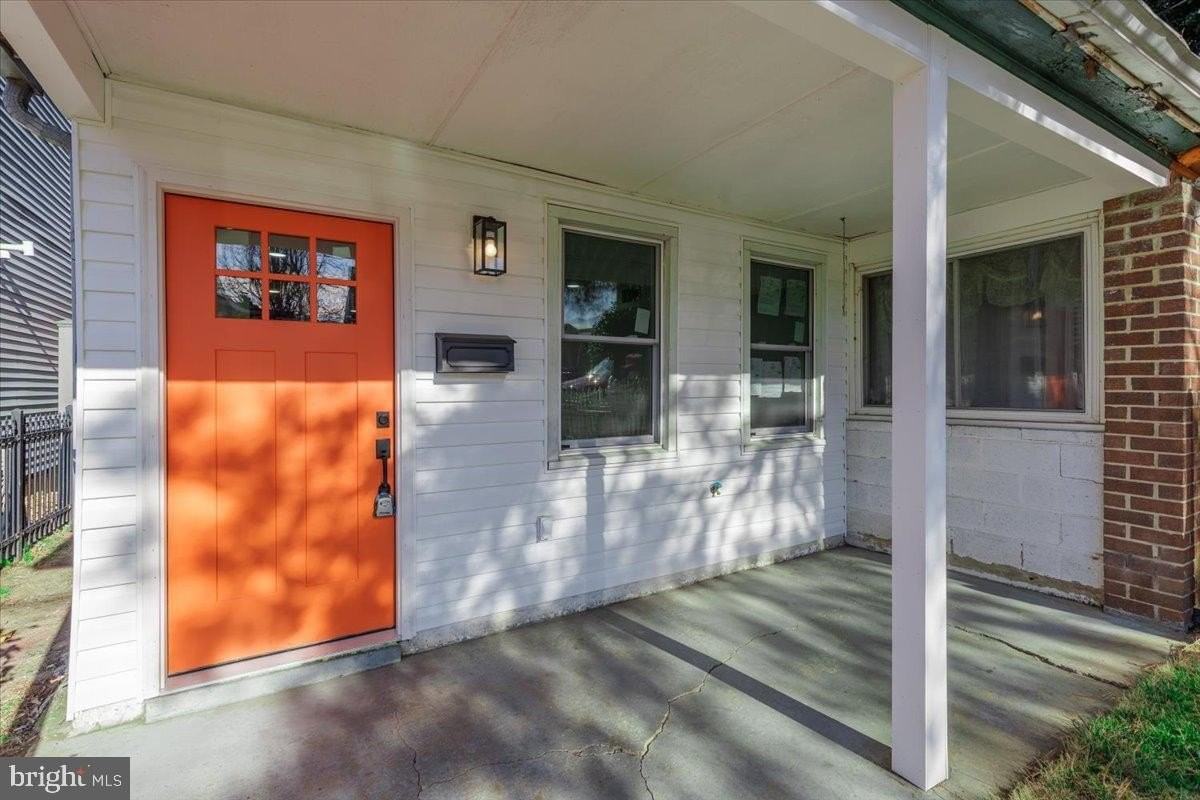 4702 Meade St Ne - Photo 4 of 28