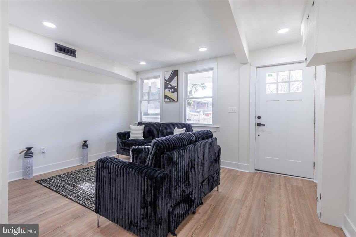 4702 Meade St Ne - Photo 7 of 28