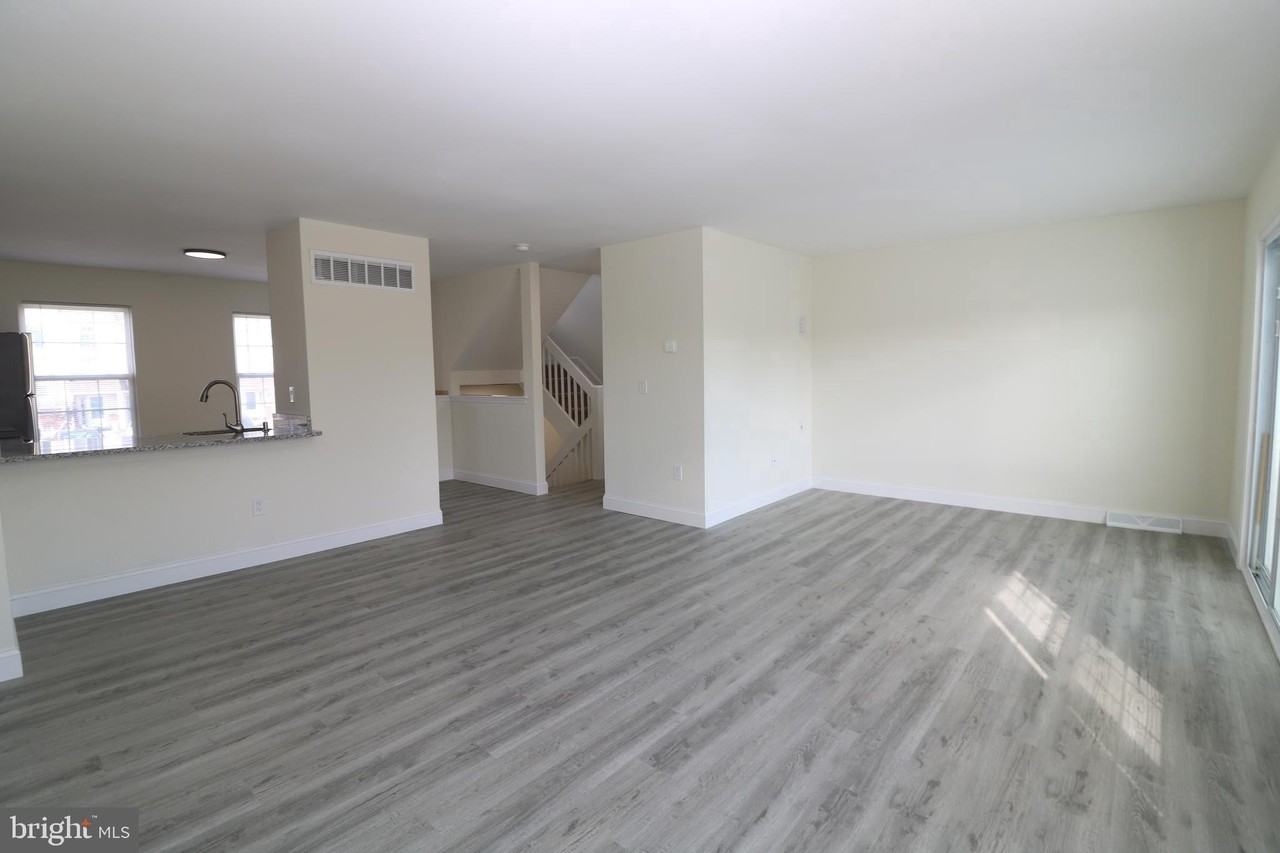 14 Starboard Ct Unit 4 #4 - Photo 2 of 30