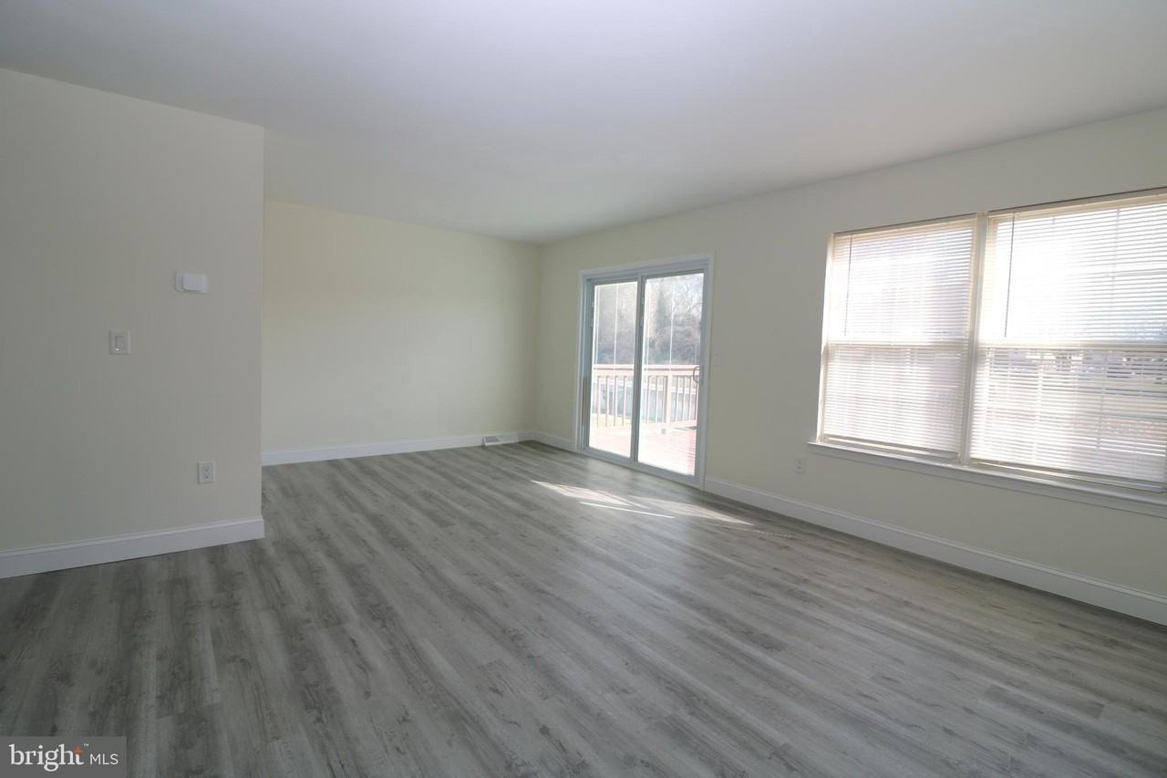 14 Starboard Ct Unit 4 #4 - Photo 3 of 30