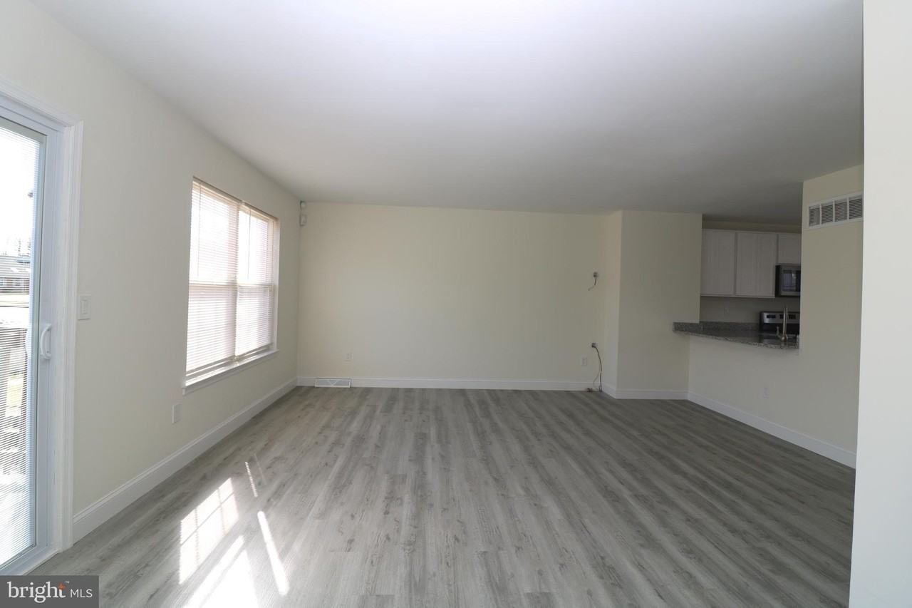 14 Starboard Ct Unit 4 #4 - Photo 4 of 30