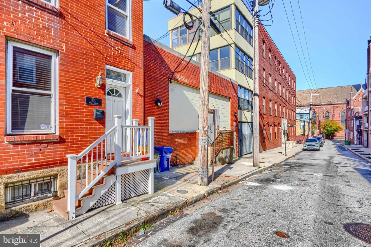 1230 Wall St - Photo 2 of 32