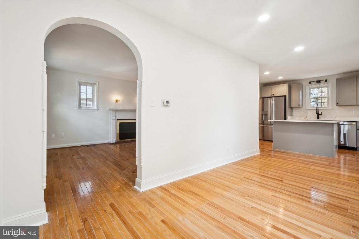 7809 Oakdale Ave - Photo 5 of 21