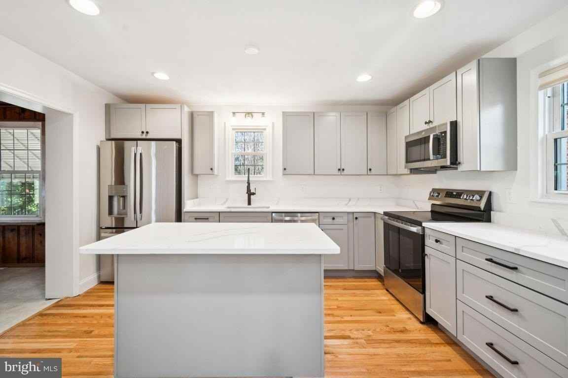 7809 Oakdale Ave - Photo 6 of 21