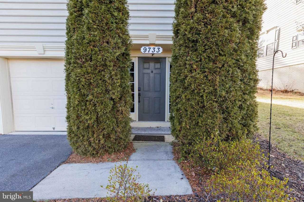 9733 Braidwood Ter - Photo 2 of 33