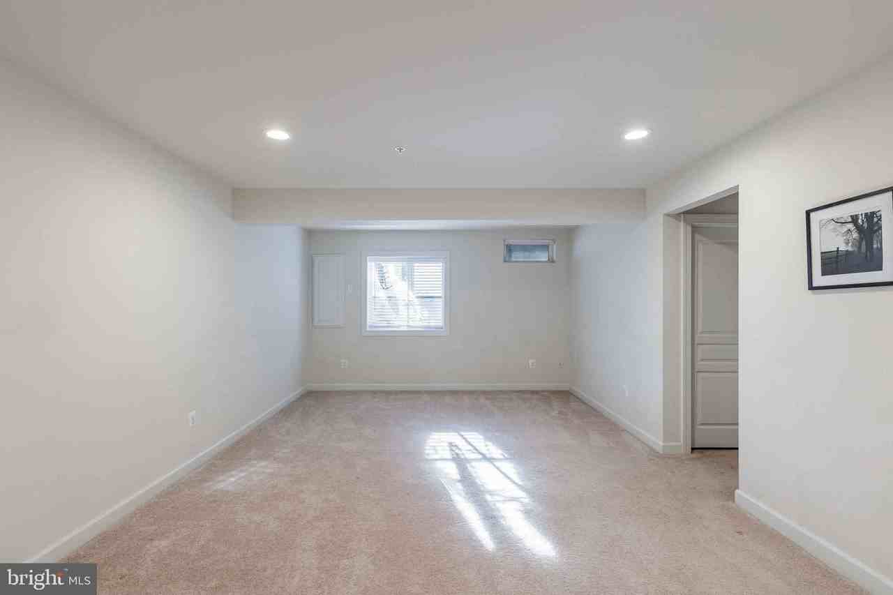 9733 Braidwood Ter - Photo 5 of 33