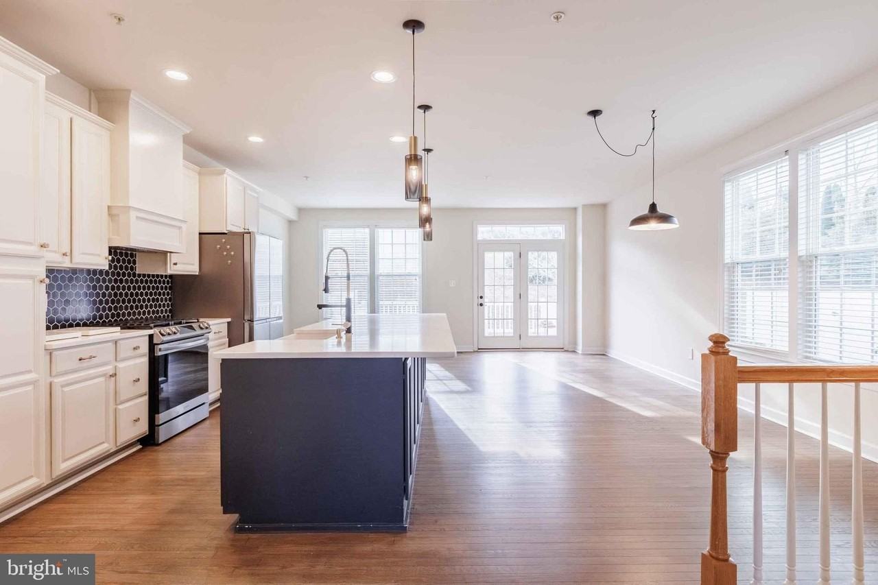 9733 Braidwood Ter - Photo 6 of 33