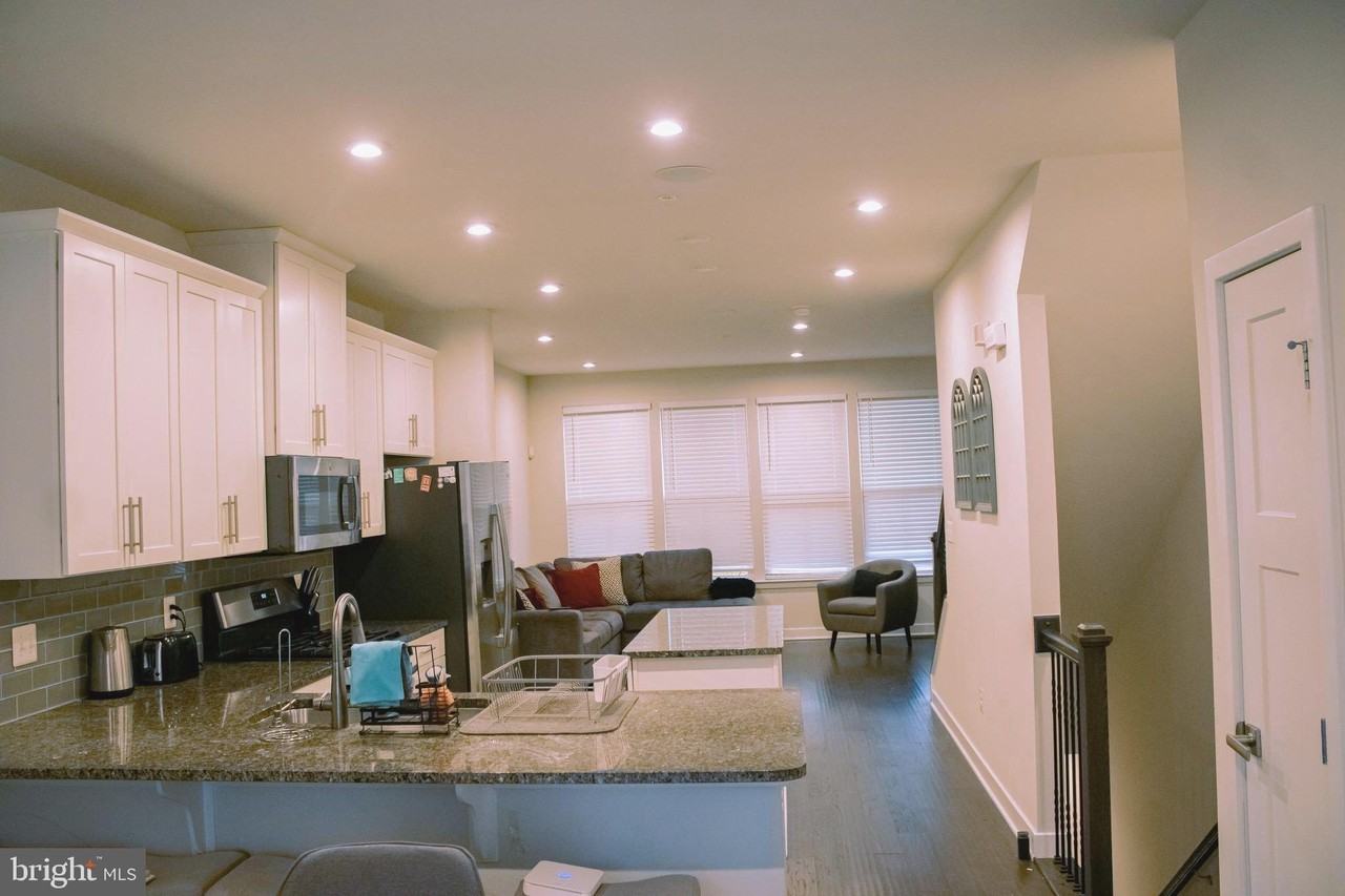 6212 Editors Park Dr - Photo 3 of 9