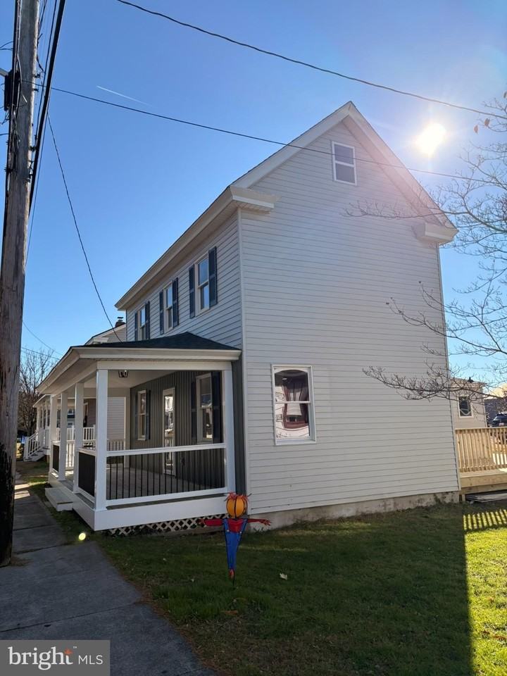 112 Walnut St - Photo 2 of 35