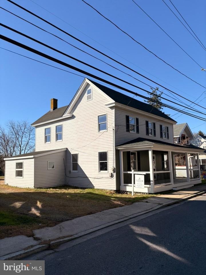 112 Walnut St - Photo 3 of 35