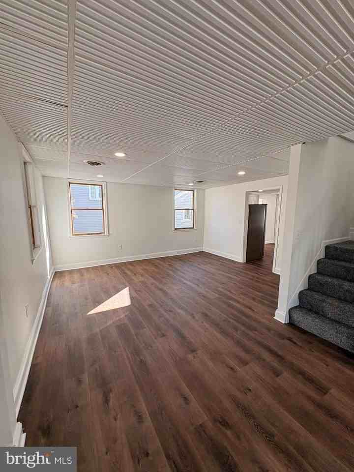 112 Walnut St - Photo 6 of 35