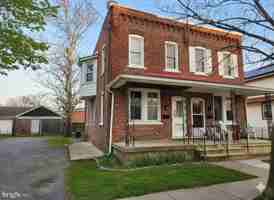 featured image of 24 W Hancock St