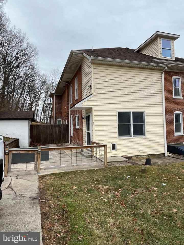 5 Ehst Rd - Photo 3 of 23