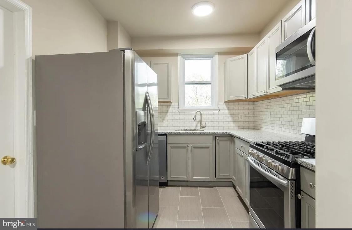 115 Montgomery Ave Apt 2 #2 - Photo 5 of 16