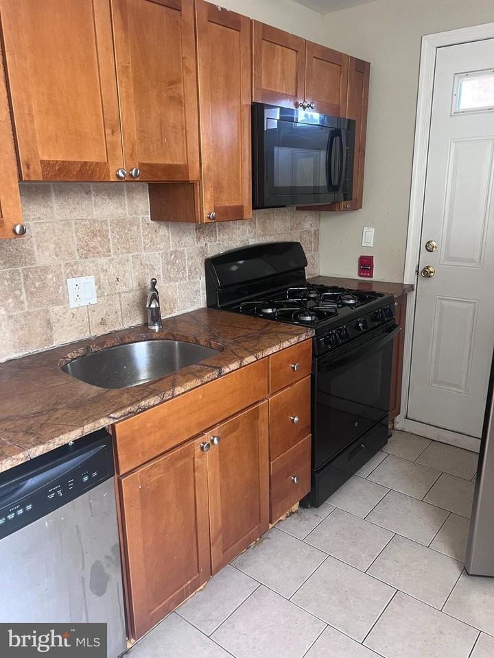 2151 S Hicks St 2nd Fl #2ndFL - Photo 4 of 11