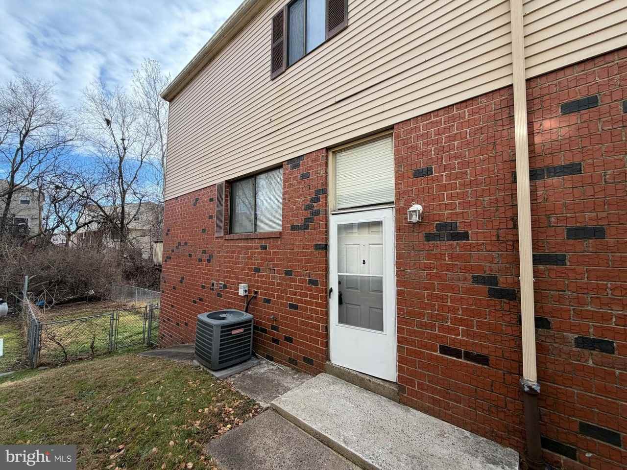 9331 Jamison Ave Unit B #B - Photo 3 of 26