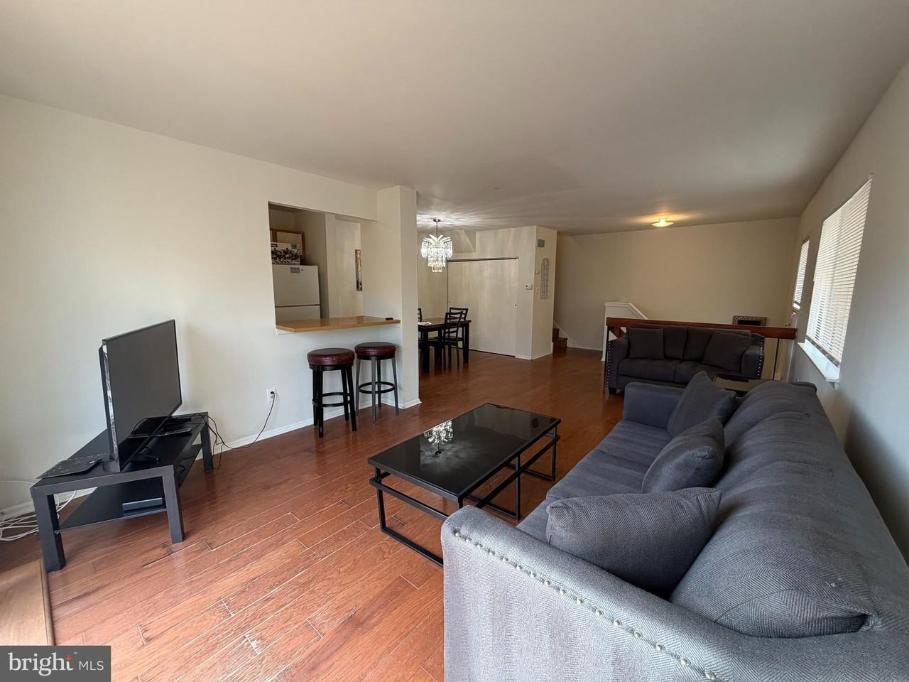 9331 Jamison Ave Unit B #B - Photo 7 of 26