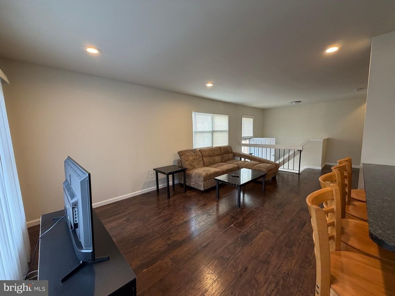 9334 Jamison Ave Unit B #B - Photo 4 of 26