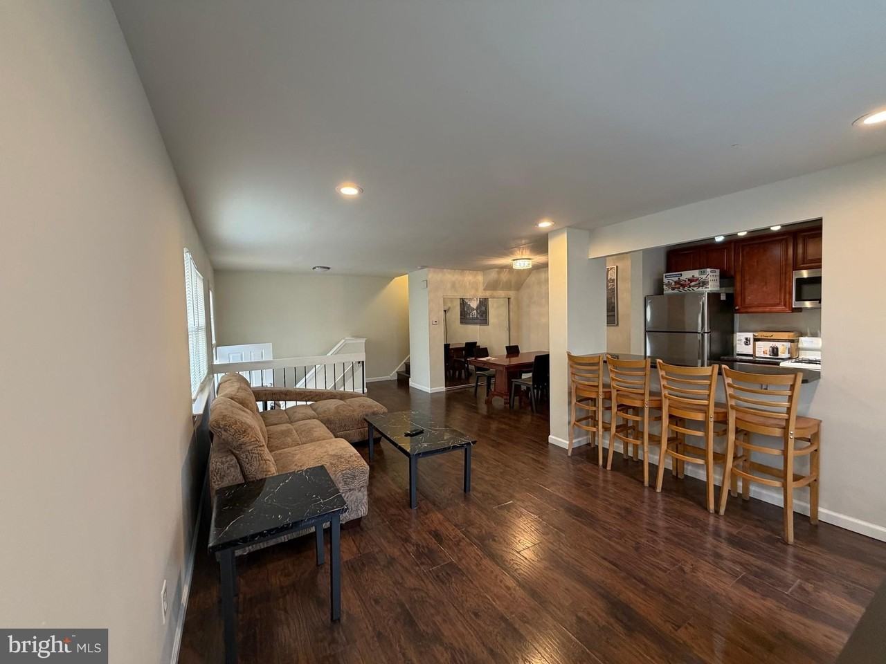 9334 Jamison Ave Unit B #B - Photo 5 of 26