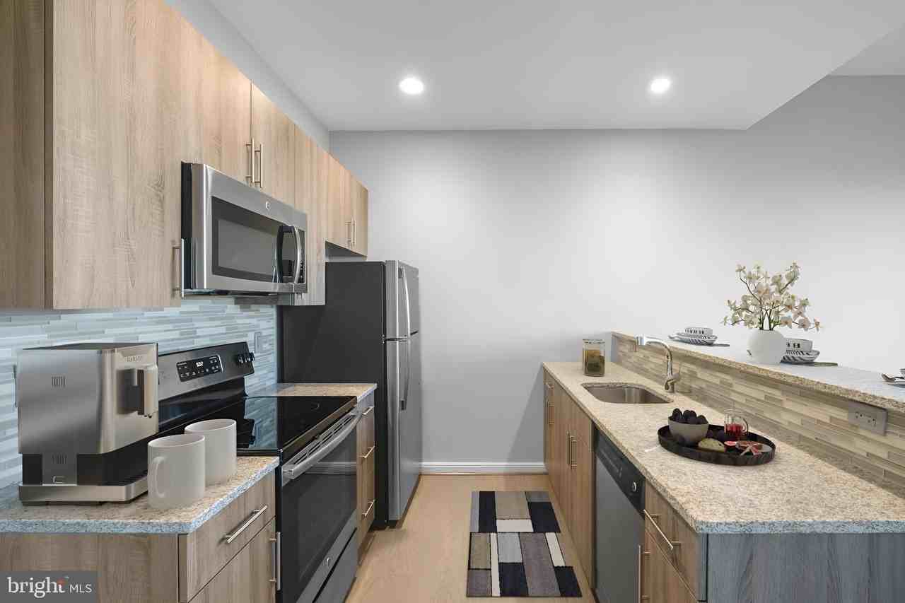 200 N 16th St Apt 1511 #1511 - Photo 3 of 50