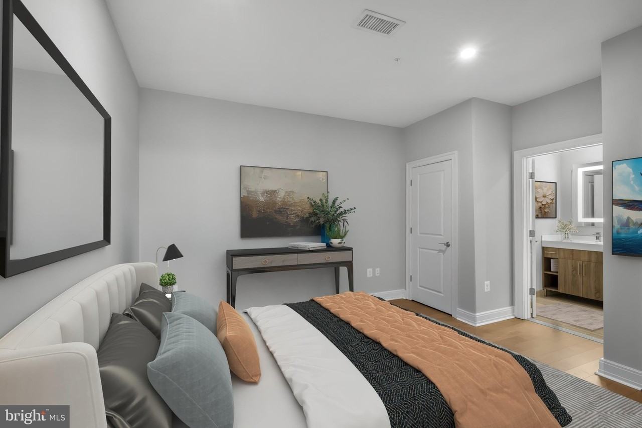 200 N 16th St Apt 2111 #2111 - Photo 6 of 50