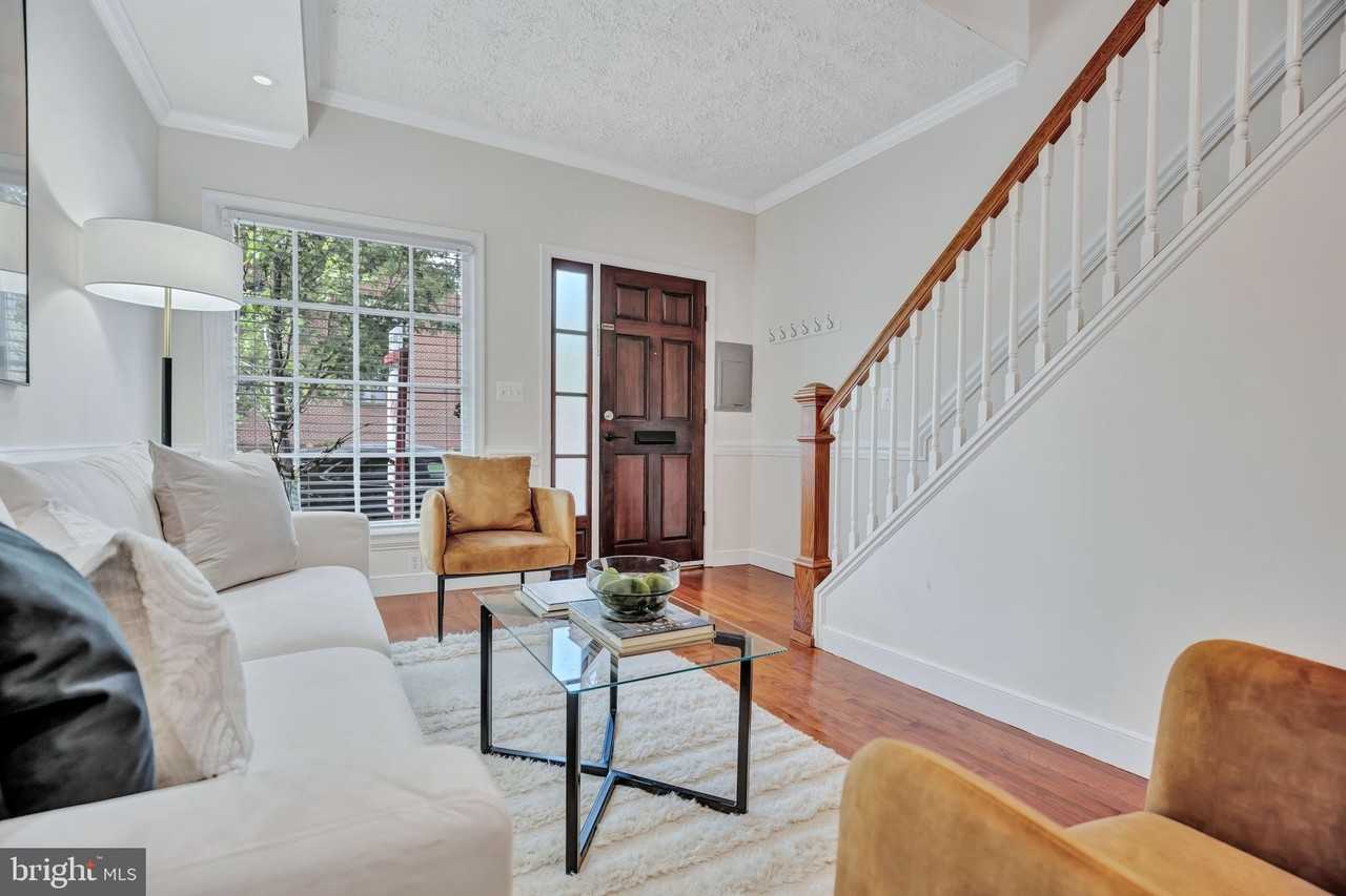 1437 Duke St - Photo 3 of 45