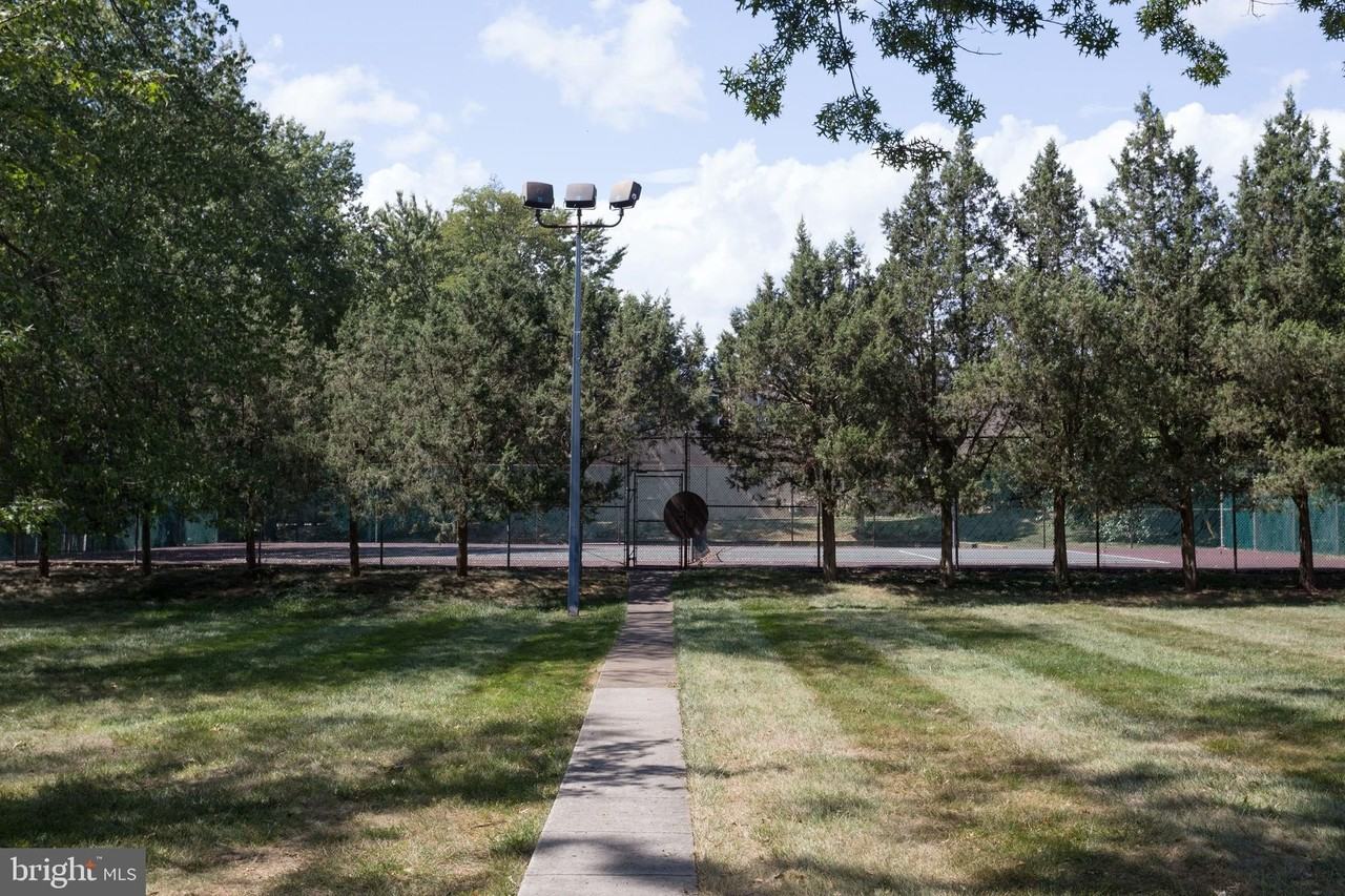 9479 Fairfax Blvd Apt 203 #203 - Photo 7 of 27