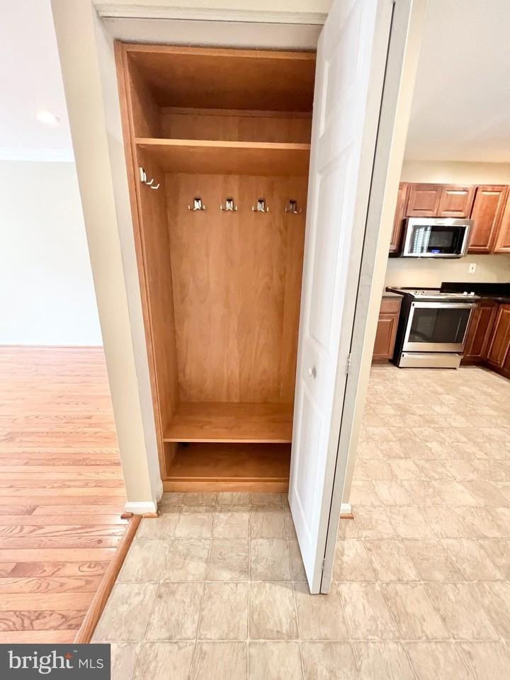 5504 Woodlawn Manor Ct - Photo 6 of 22