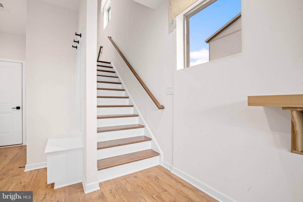 6247 Folly Ln - Photo 5 of 50