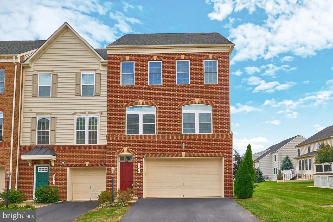 21276 Hyrst Grove Ter - Photo 2 of 40