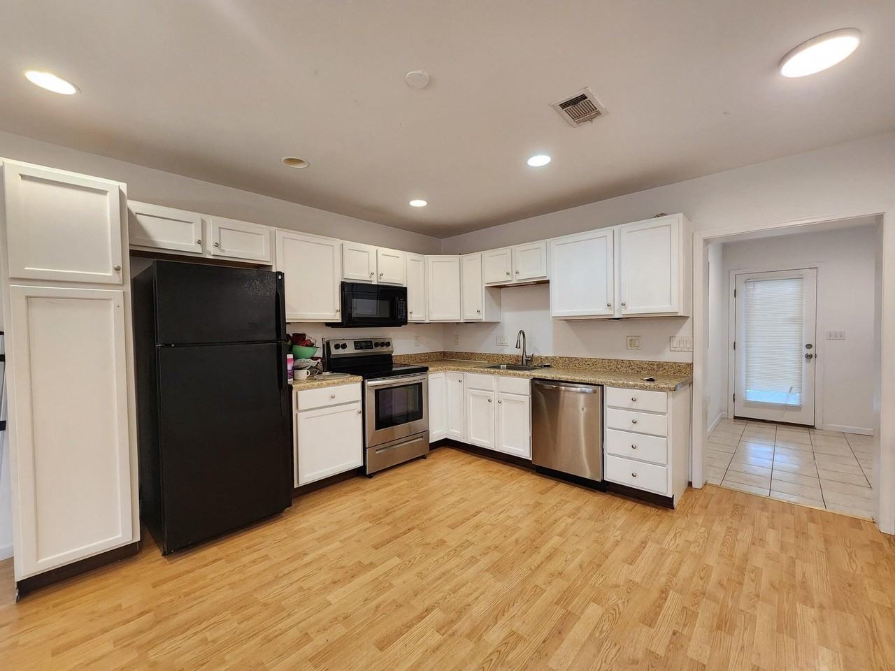 321 Hollywood Blvd Nw - Photo 4 of 16