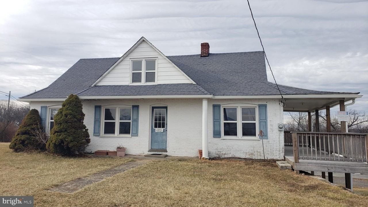 19 Laverne Dr - Photo 2 of 14