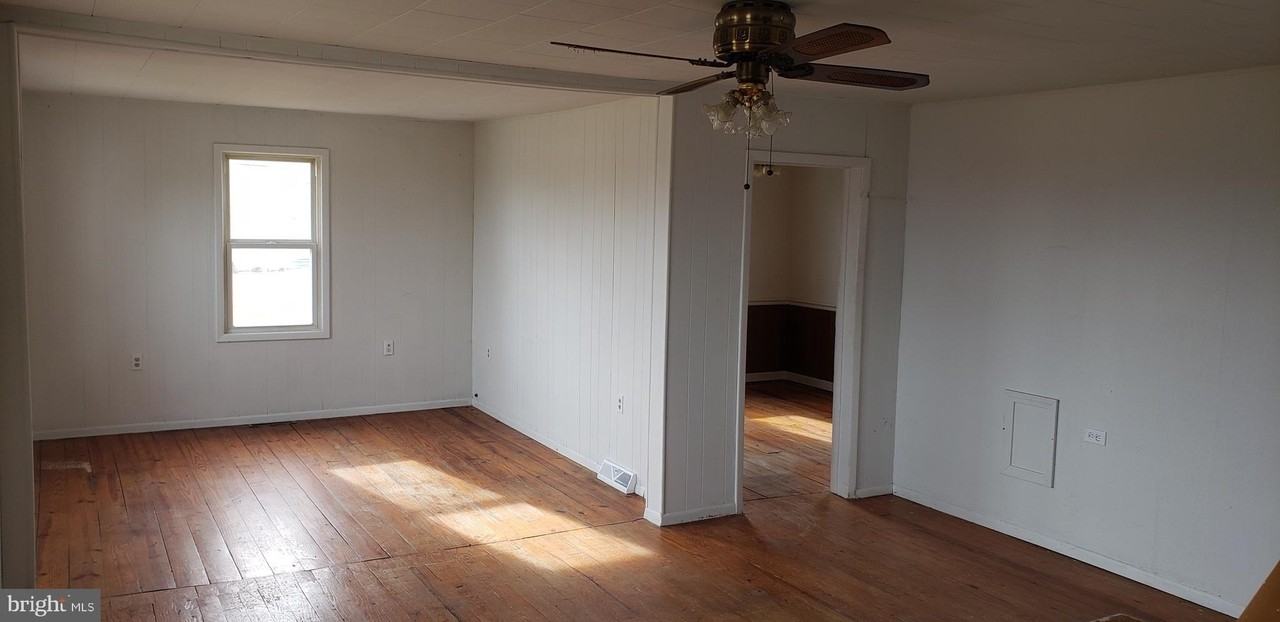 19 Laverne Dr - Photo 3 of 14