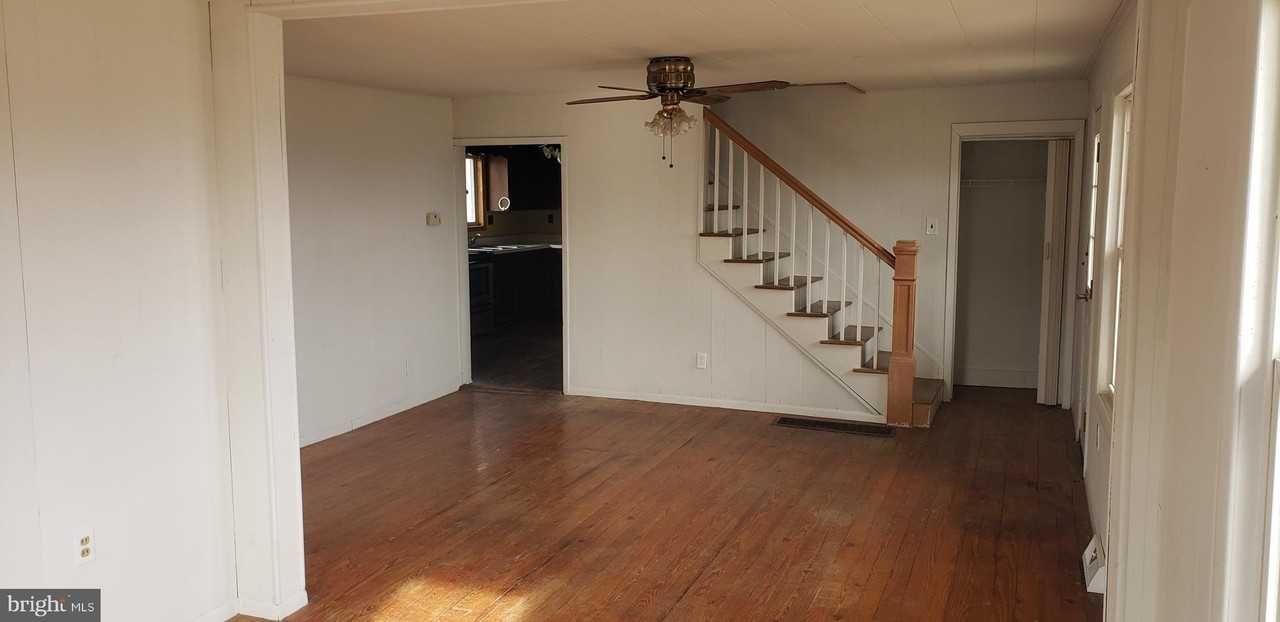 19 Laverne Dr - Photo 4 of 14